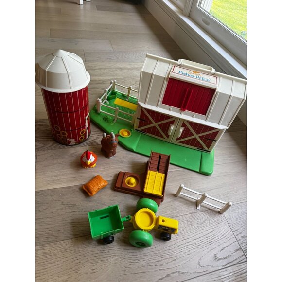 Fisher-Price Vintage Little People Farm Play Family Barn Playset W/ Accessories - Picture 1 of 5